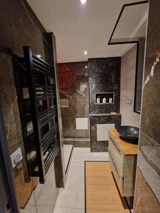 Apt Moderne En Plein Centre-Ville Saint-Claude Bagian luar foto